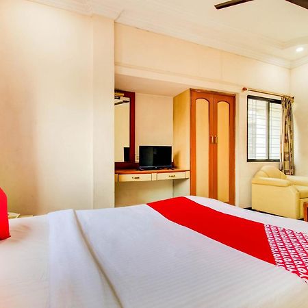 Hotel O Sri Jai Palace Nászik Kültér fotó