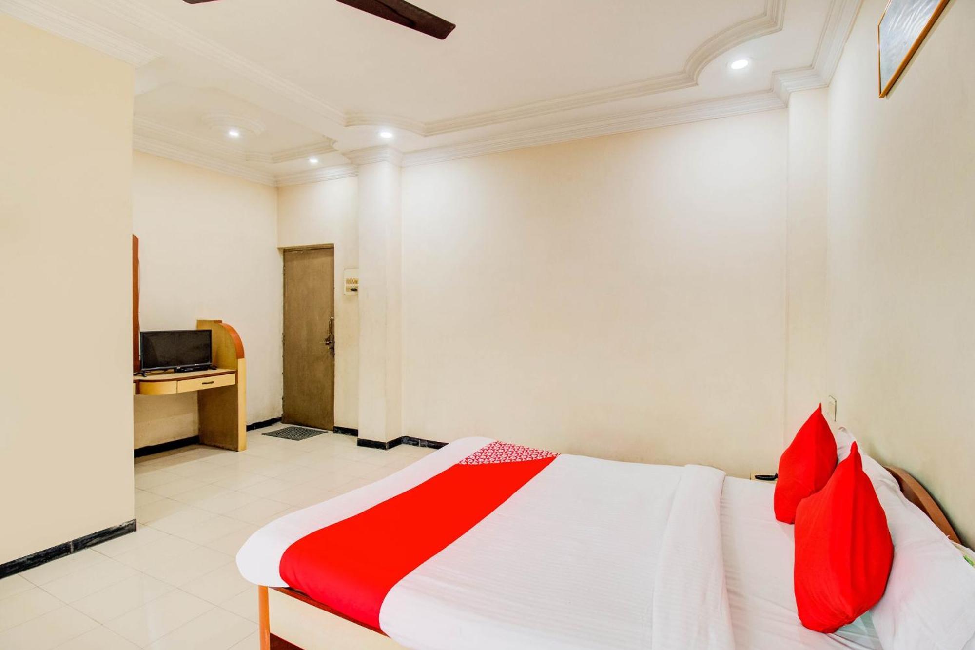 Hotel O Sri Jai Palace Nászik Kültér fotó
