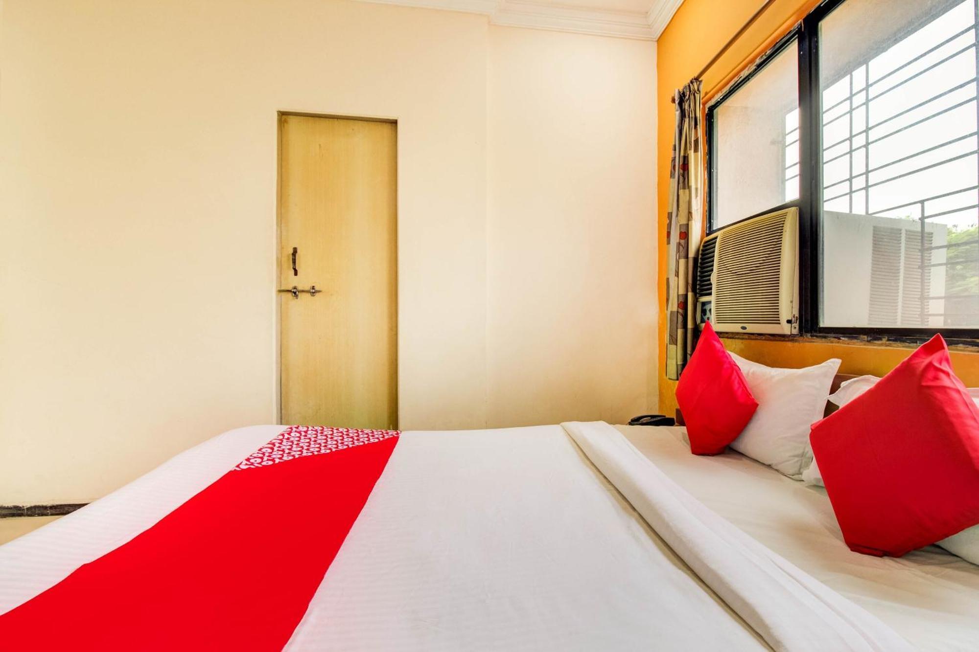 Hotel O Sri Jai Palace Nászik Kültér fotó