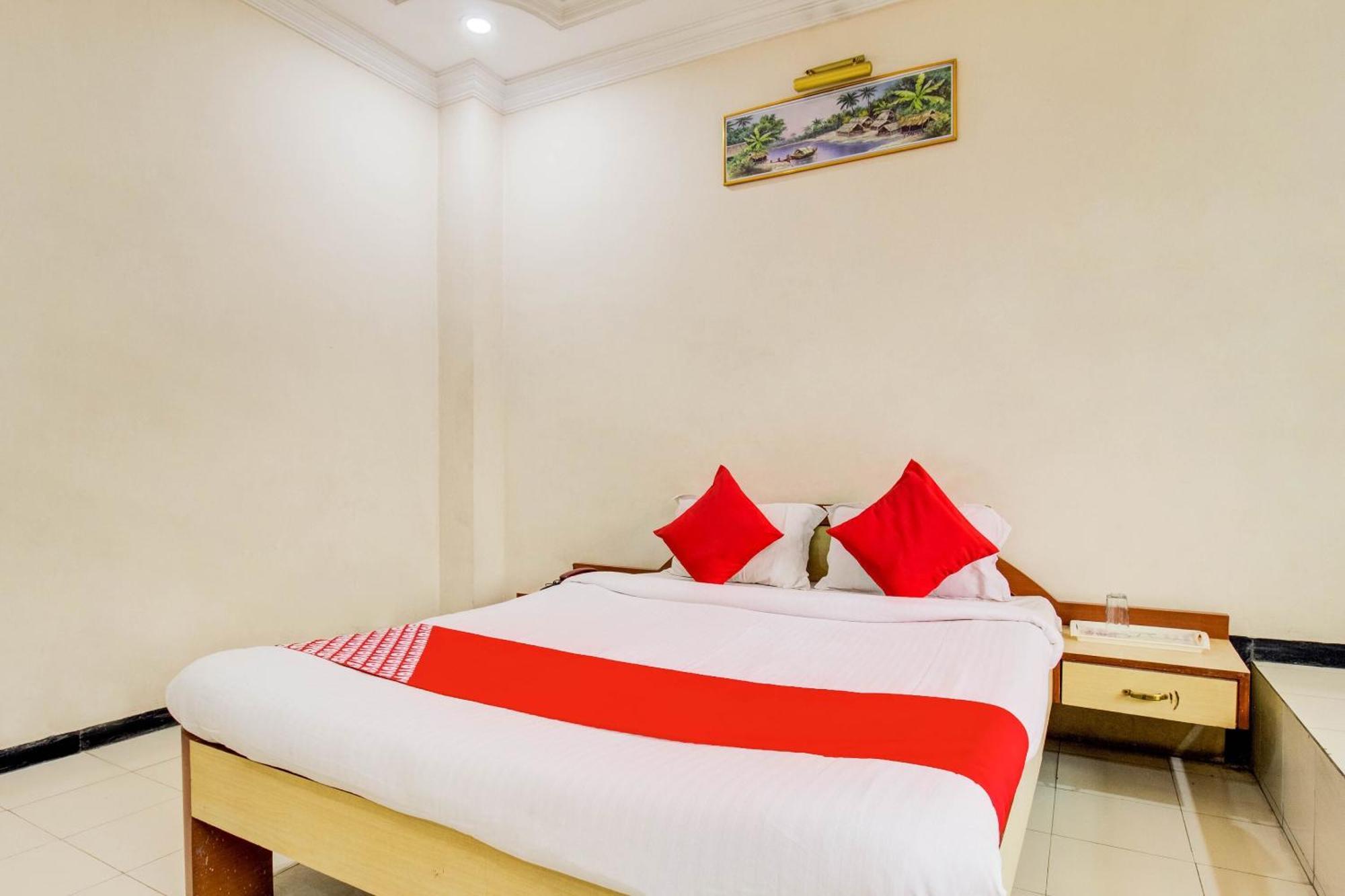 Hotel O Sri Jai Palace Nászik Kültér fotó