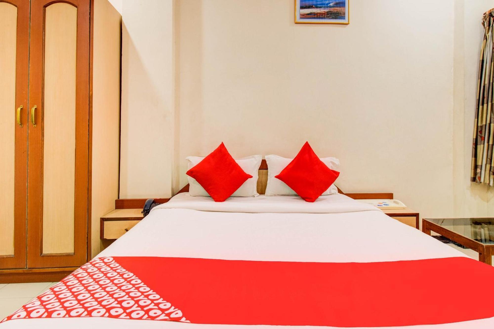 Hotel O Sri Jai Palace Nászik Kültér fotó