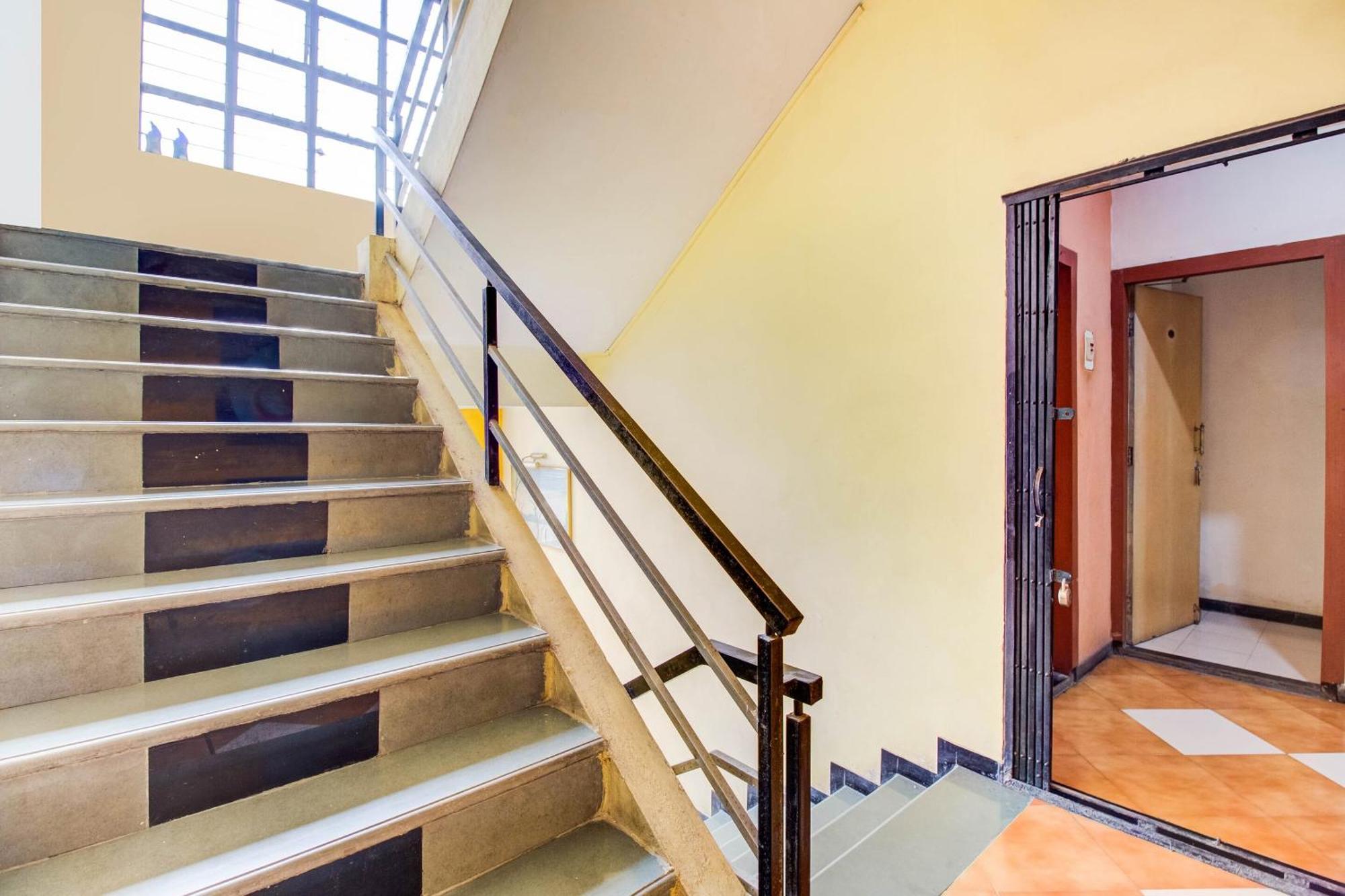 Hotel O Sri Jai Palace Nászik Kültér fotó