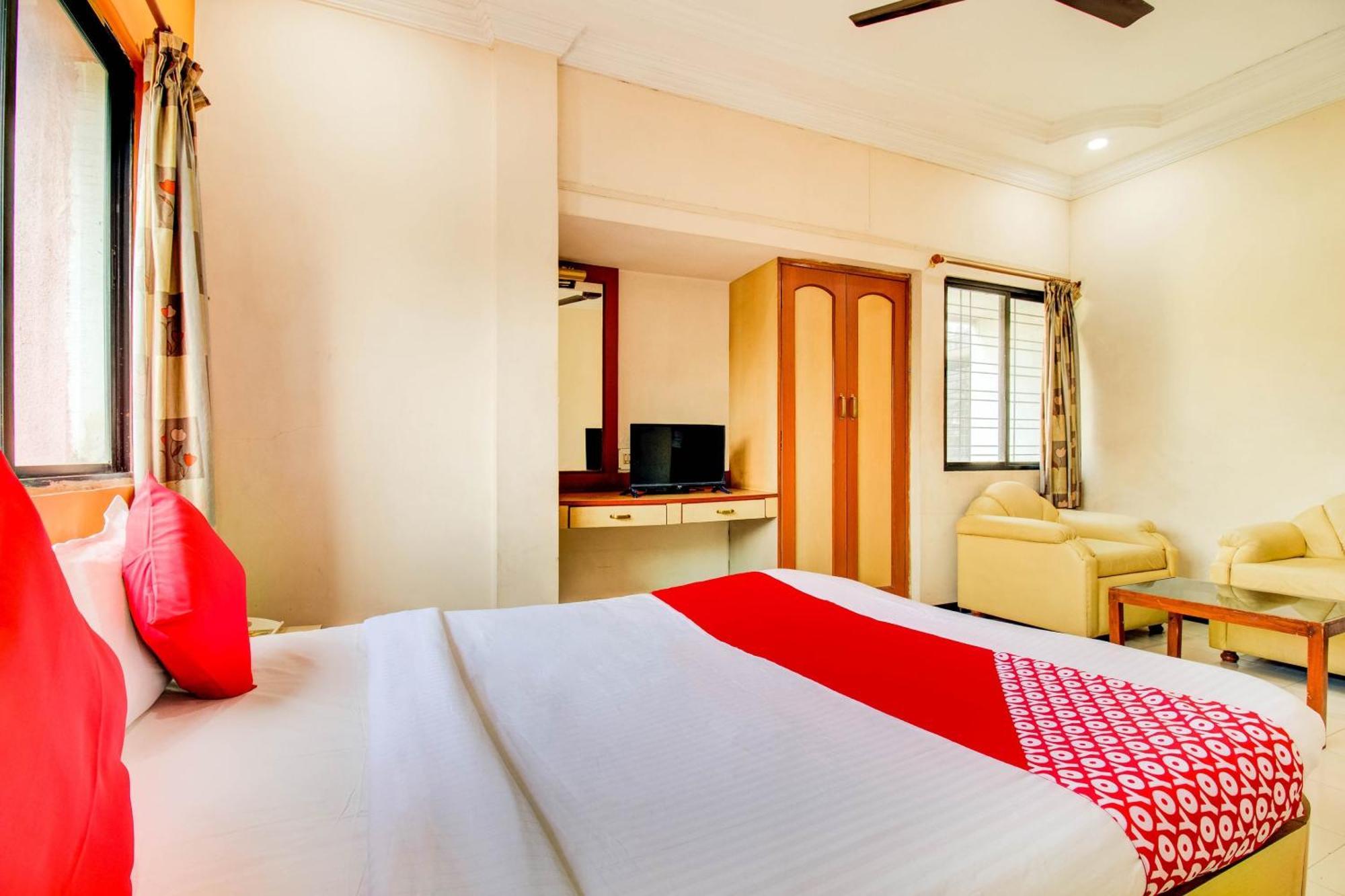 Hotel O Sri Jai Palace Nászik Kültér fotó